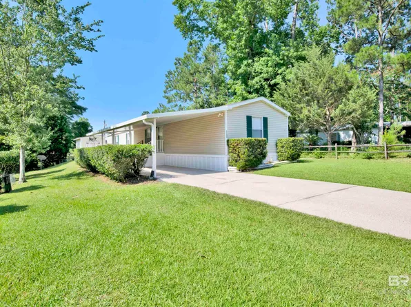 1133 Ridgewood Dr, Lillian, AL 36549