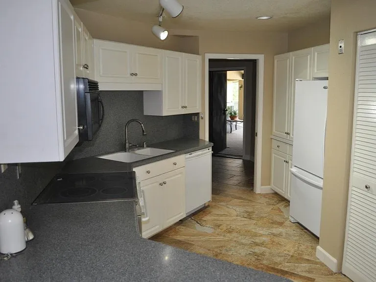 2920 Union St #301 — Photo 3
