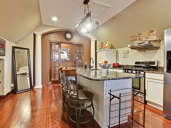 2nd image of 950 Benson Ln #1