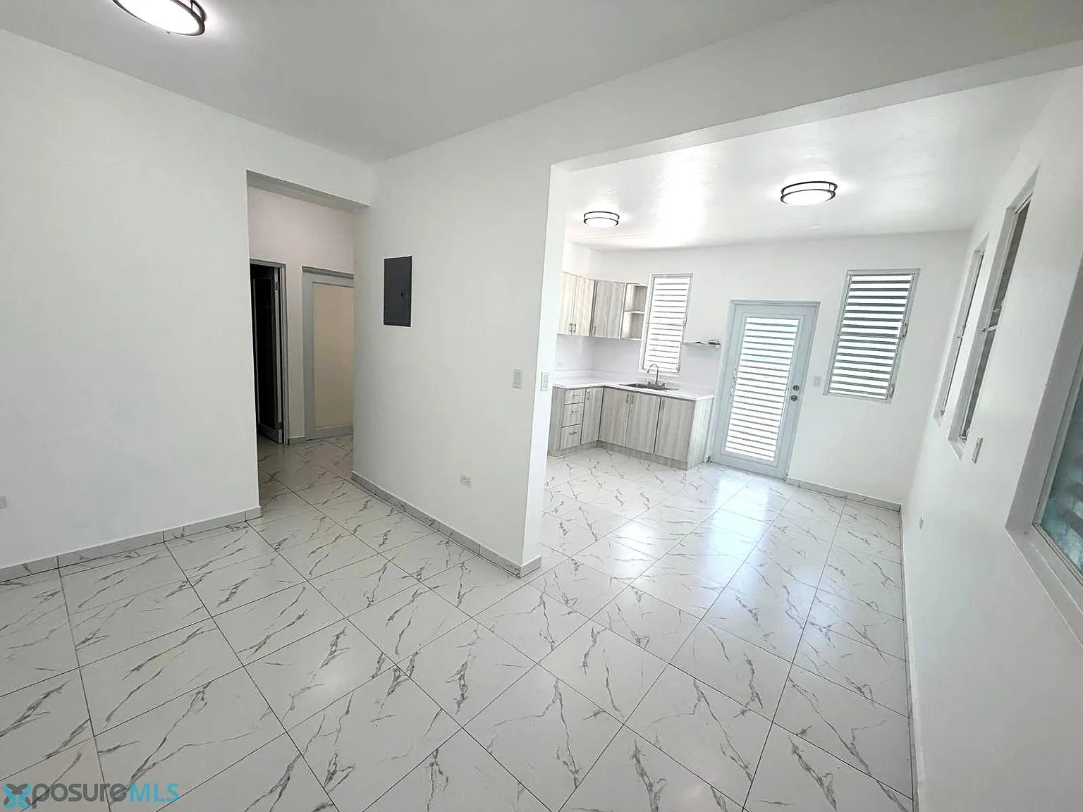 2 bed, 1.0 bath, 800 sqft, $1,300 — Photo 2
