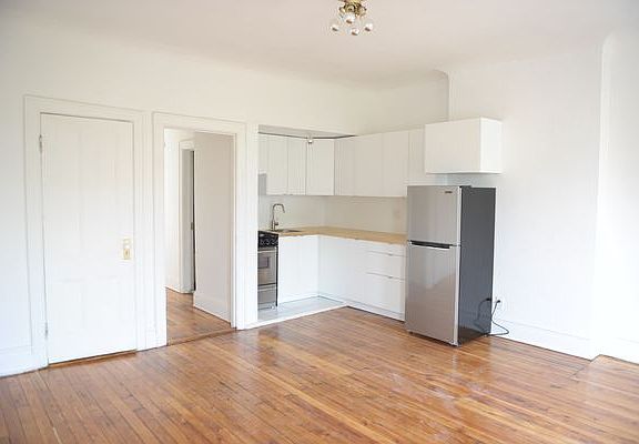 3rd image of 410A Hancock St #3