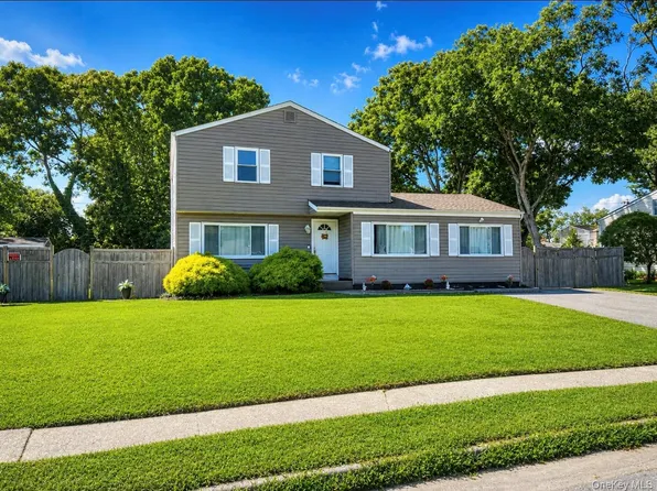 16 Belair Road, Selden, NY 11784