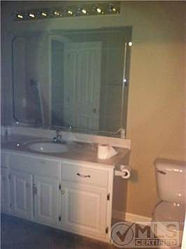 3rd image of 106 Graydon St