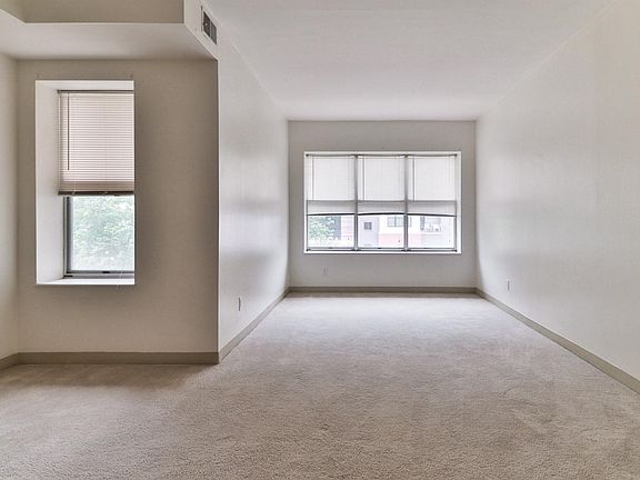 5th image of 5523 Pershing Ave APT 32