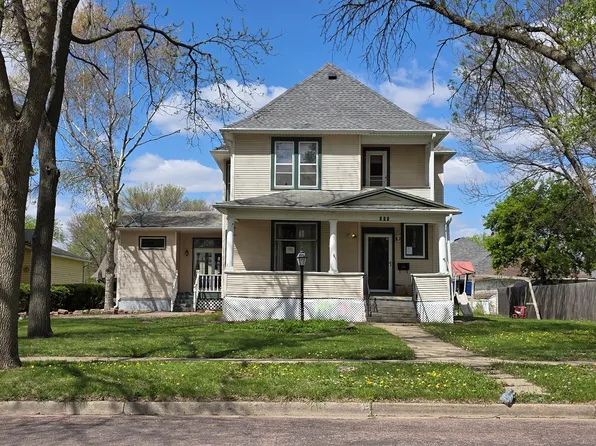 205 S 1st St, Beresford, SD 57004