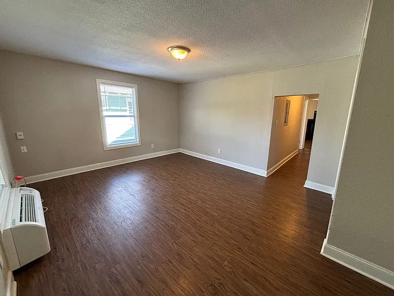 829 W Pershing St — Photo 3