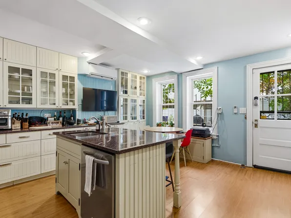 285 Alexander Avenue image 10 of 29