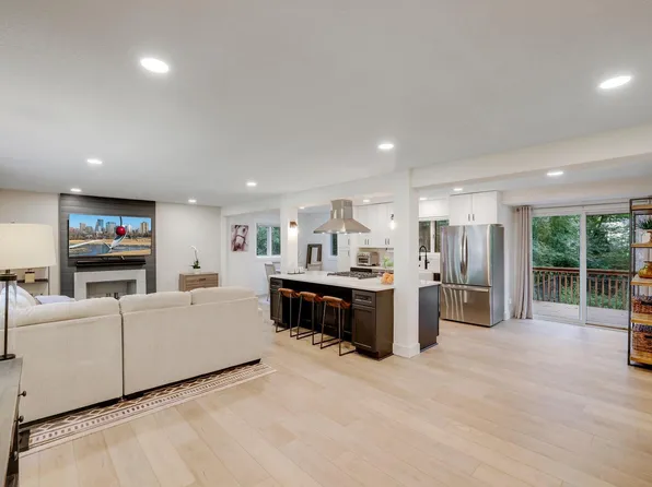 15801 Day Pl, Minnetonka, MN 55345