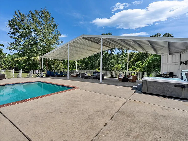 8402 Matthews Ln — Photo 38