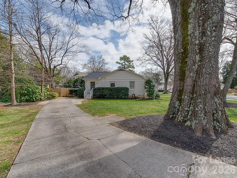 3221 Sunset Dr — Photo 47
