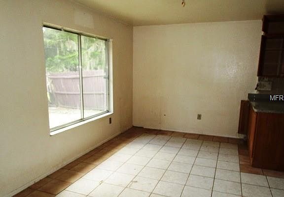 4th image of 2250 Lakeshore Cir