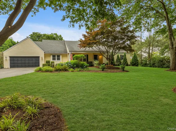 16 Makanna Drive, Huntington, NY 11743
