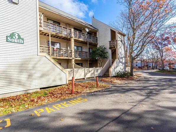 800 Bearses Way #3SF, Barnstable, MA 02630