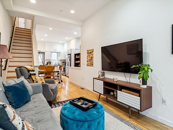 3rd image of 1608 Ogden St #1