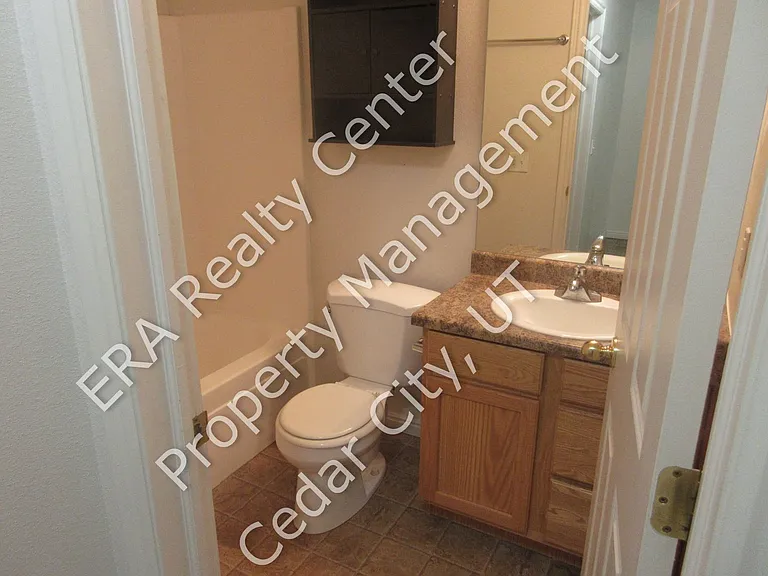 1936 N 550 W — Photo 8
