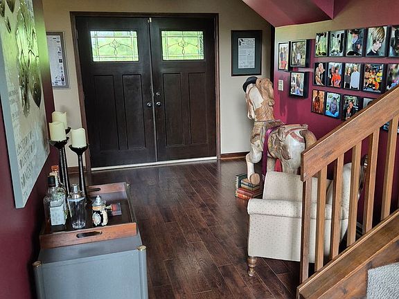 2nd image of 403 Oakwood Dr