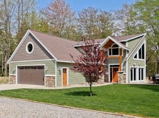 17850 Hickory St, Spring Lake, MI 49456