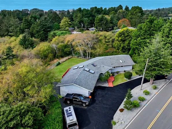 32890 Hillside Acres Rd, Gold Beach, OR 97444