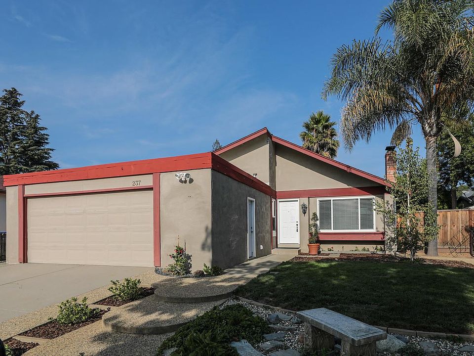 1st image of 237 Vineyard Dr