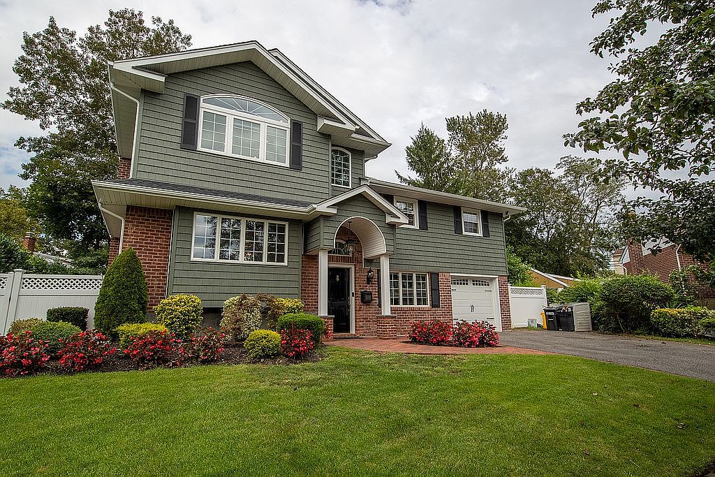 62 Crescent Ct, Old Bethpage, NY 11804 Zillow