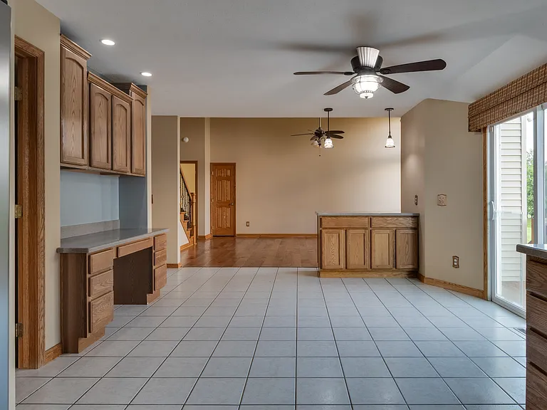 12912 Silver Spring Ln — Photo 37