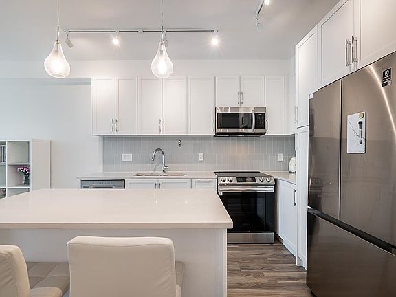 4th image of 20356 72b Ave #211