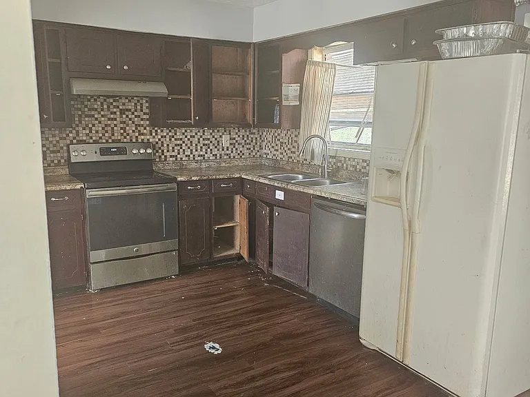 604 Buford Dr — Photo 6
