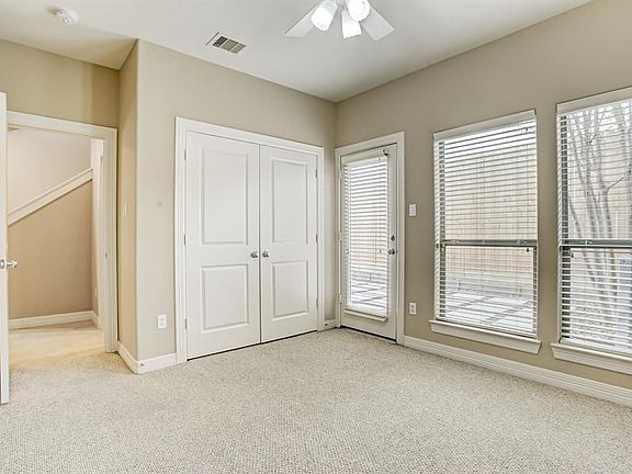 3rd image of 3824 Centerplaza Dr