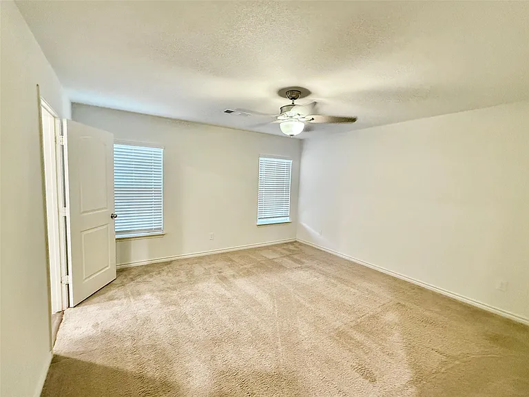 521 Locksley Cv — Photo 11
