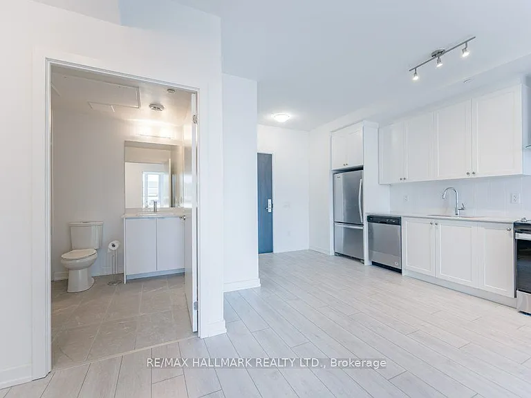 55 Duke St W #309 — Photo 7