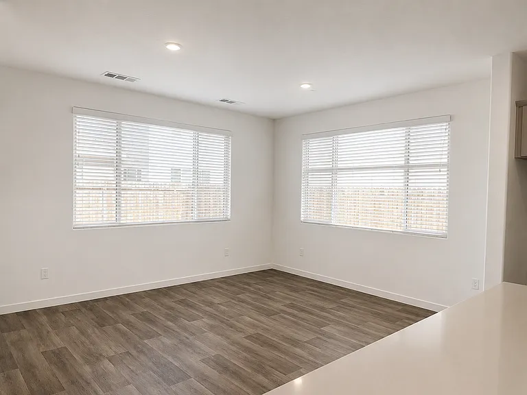 2806 N Applegate Ave — Photo 6