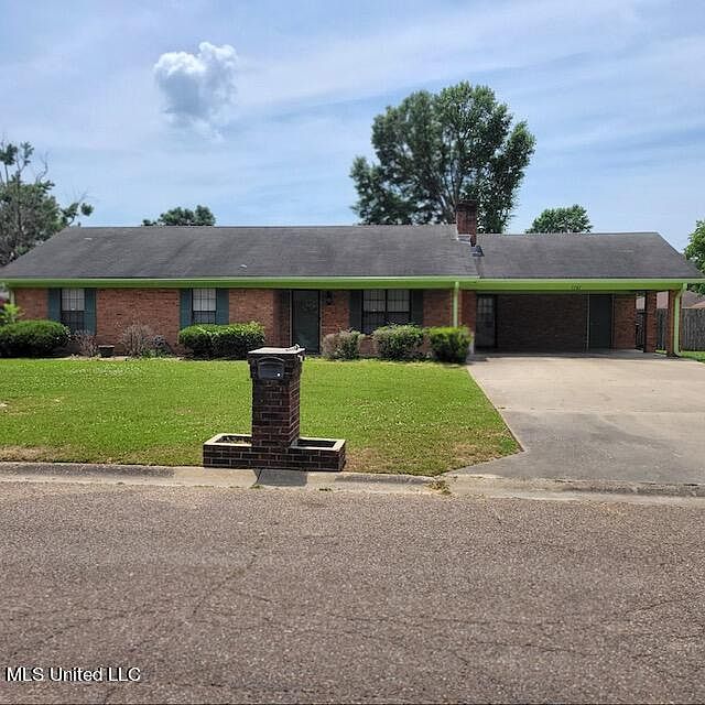 1st image of 1707 N Pear Ln