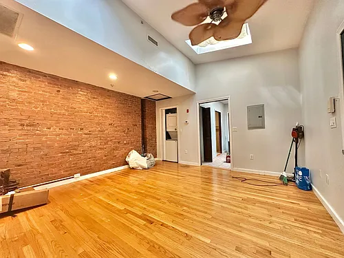 831 Chapel St Photo 1