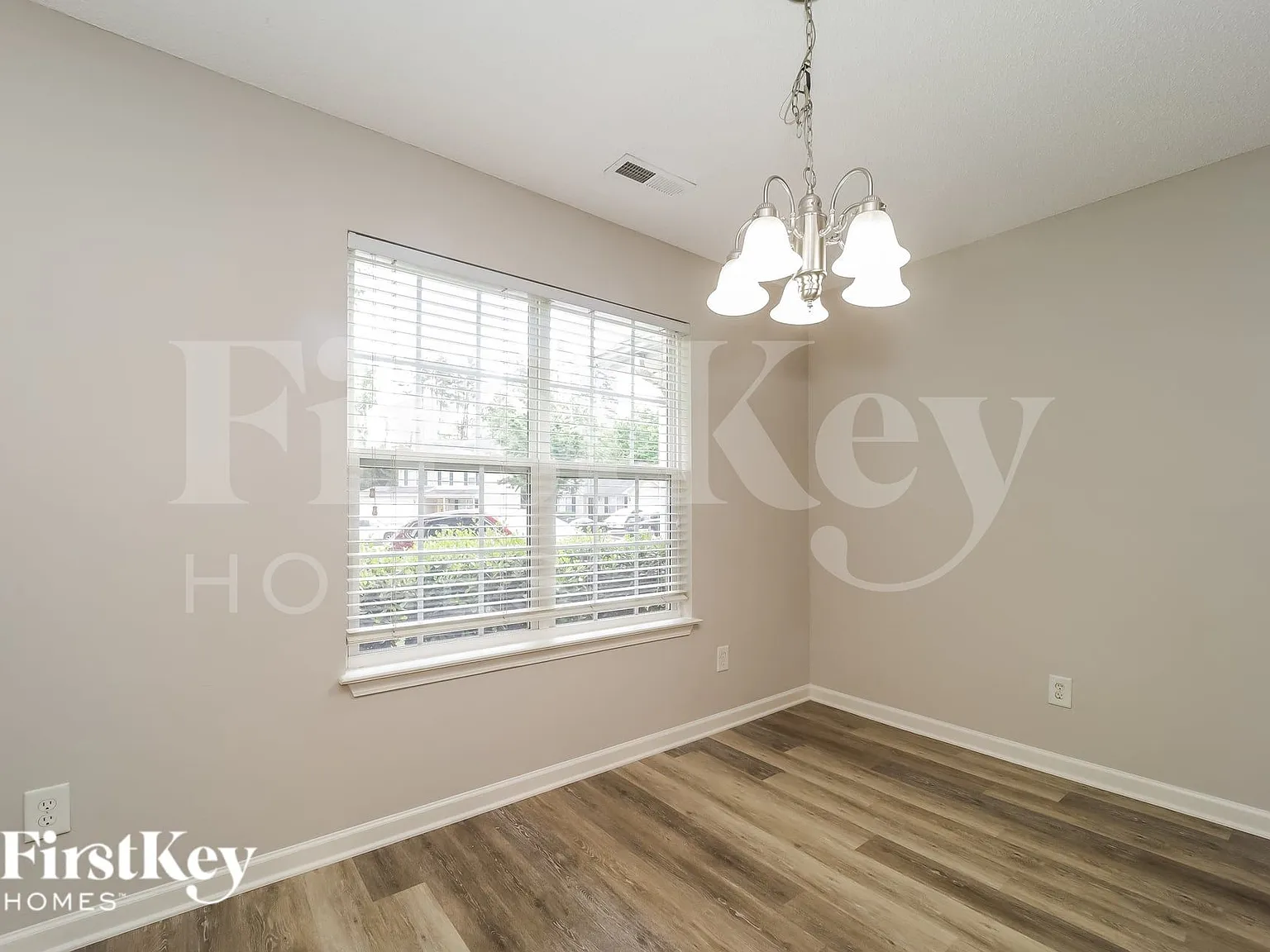 3 bed, 2.0 bath, 1192 sqft, $1,965 — Photo 4