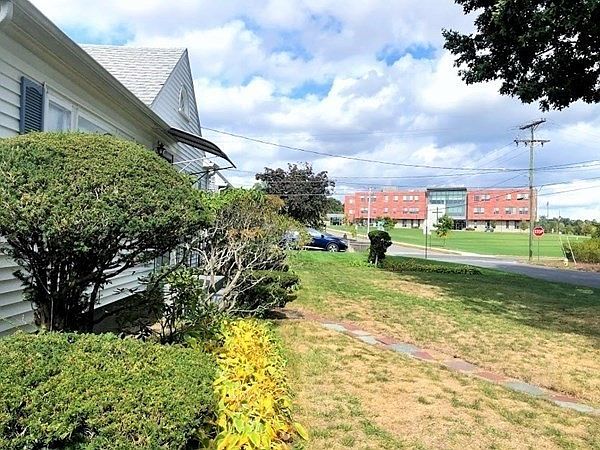 2nd image of 126 Old Brook Rd
