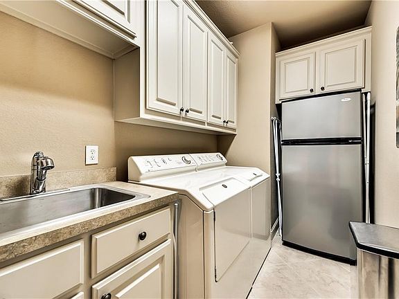 4th image of 804 Barton Springs Dr