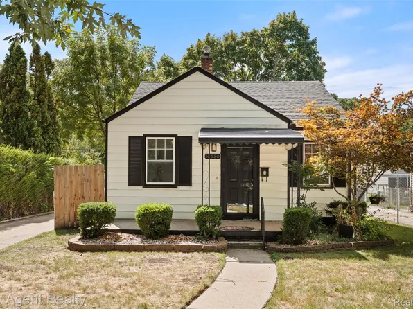 18580 Washtenaw St, Harper Woods, MI 48225