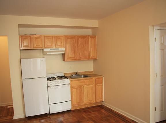 2nd image of 10 Midwood St APT 2H