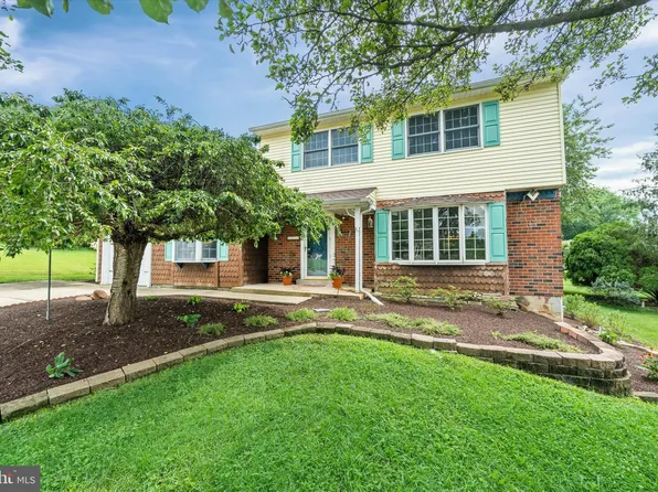 2818 Fawkes Dr, Wilmington, DE 19808