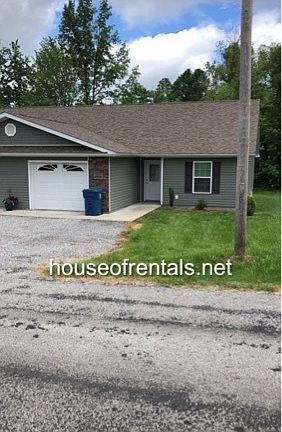 2nd image of 900 Pear St