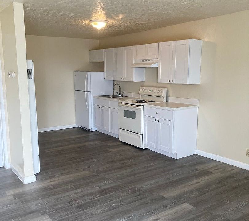 2nd image of 1241 E Bellevue Rd #10858970