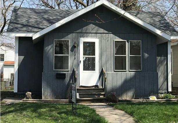 2219 Forest Ave photo 1