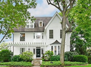 422 Cumnor Rd, Kenilworth, IL 60043