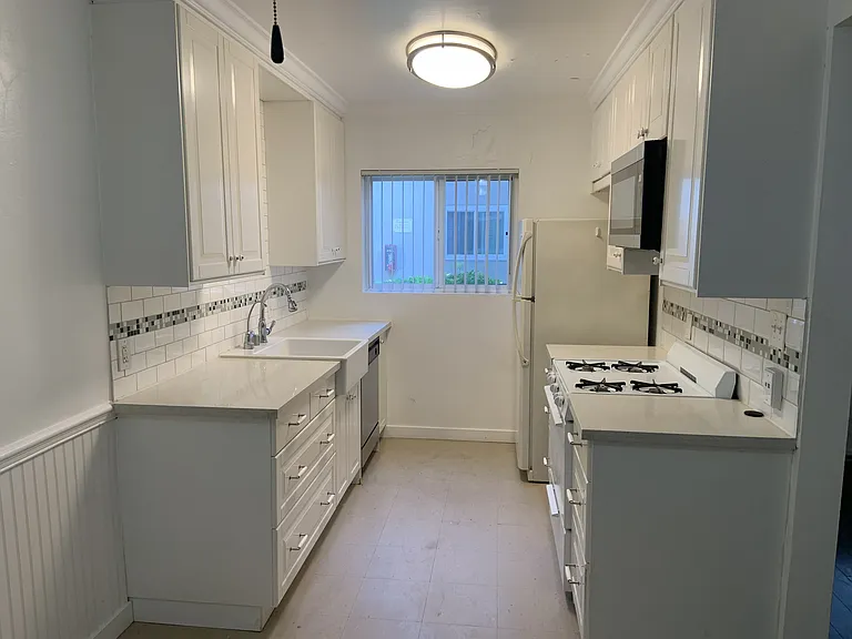 5754 Hazeltine Ave #2 — Photo 8