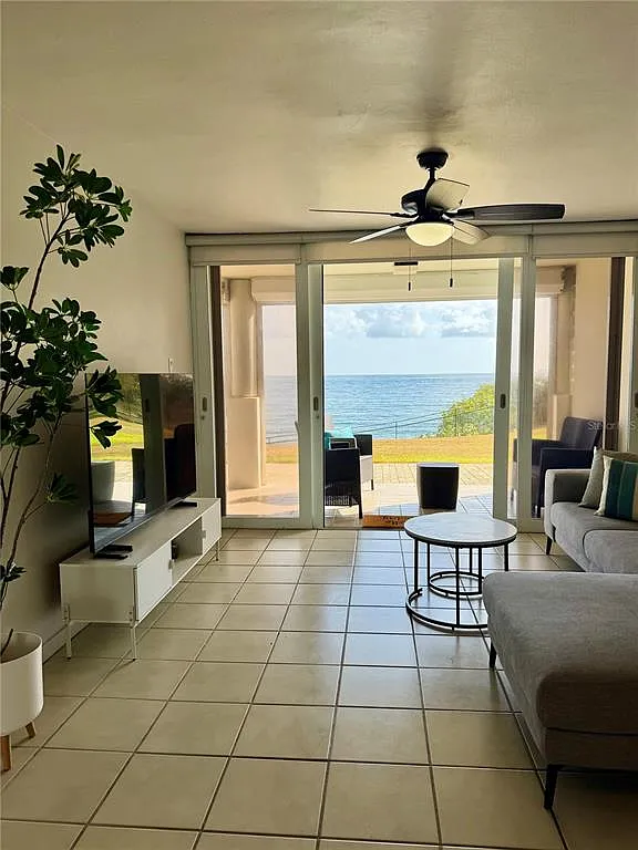 2 bed, 2.0 bath, 1300 sqft, $3,500 — Photo 2