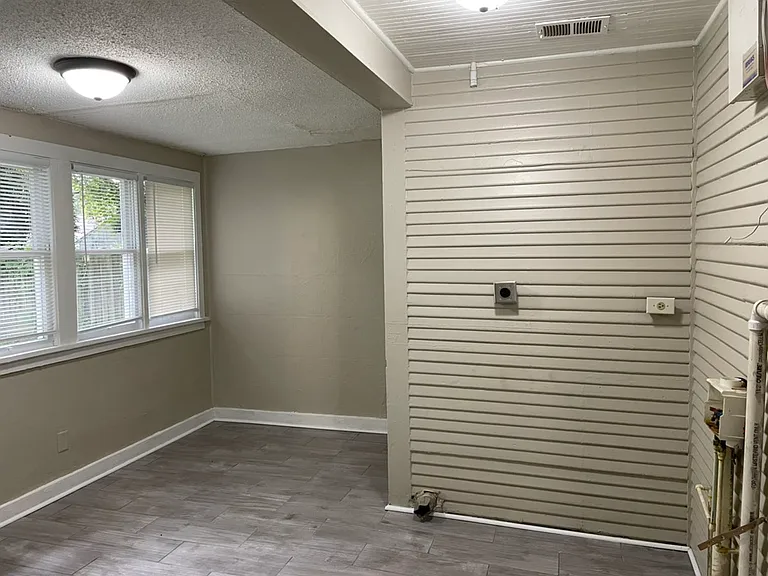 482 Marianna St — Photo 4