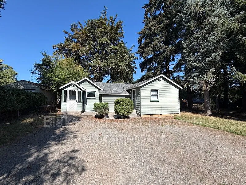 1 bed, 1.0 bath, 744 sqft, $1,995 — Photo 3