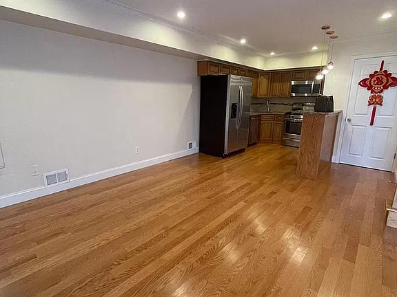 2nd image of 405AA Neckar Ave