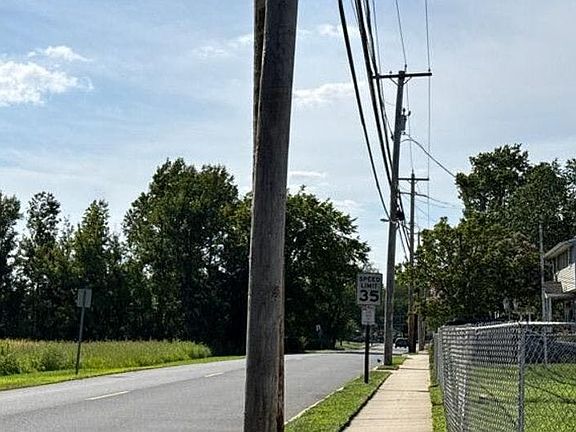 5th image of 803 Stone Rd