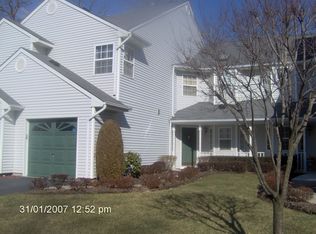9 Plantation Dr, Hauppauge, NY 11788
